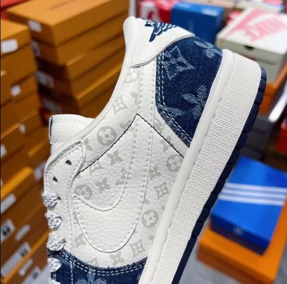 Air Jordan 1 Low 